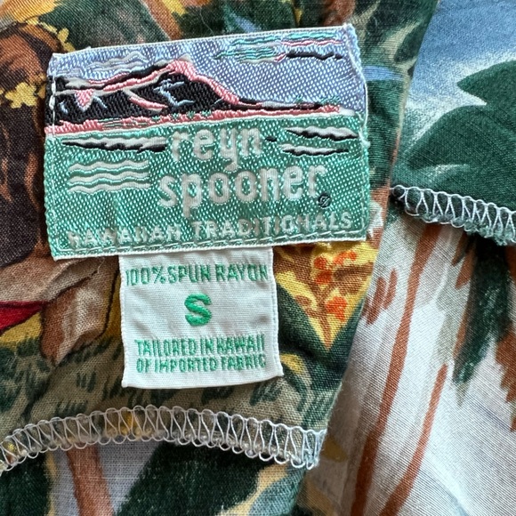 Classic Aloha muumuus. Traditional Hawaiian 🌺 prints. Size S. - Picture 5 of 5